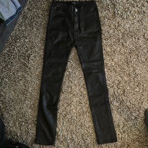 Boo-hoo petite size 2 us. 34 eur. Black fake leather